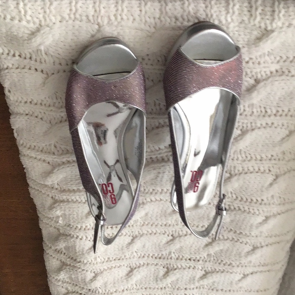 Shoes - Picture 4 of 4
